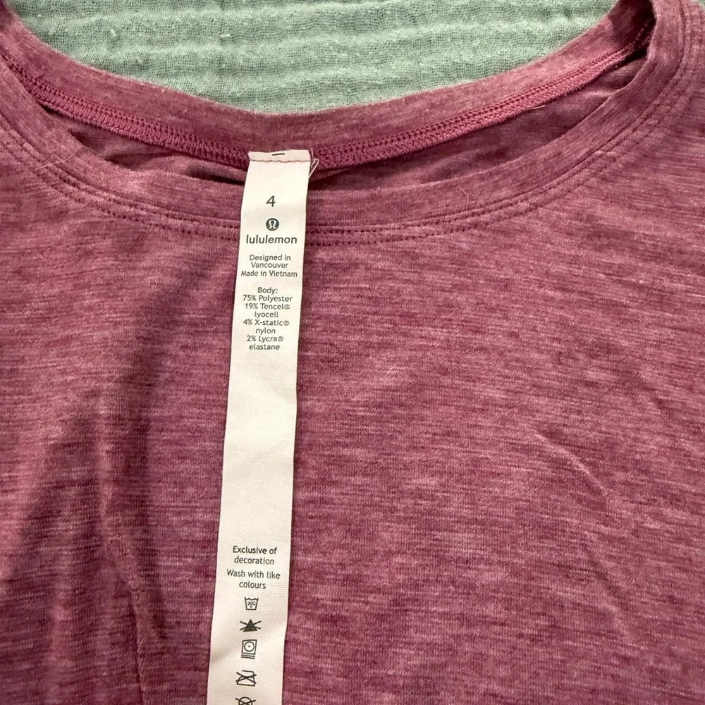 lululemon athletica sz 4 Short Notice Heathered Red Moss Rose Crop tee shirt - Picture 2 of 3
